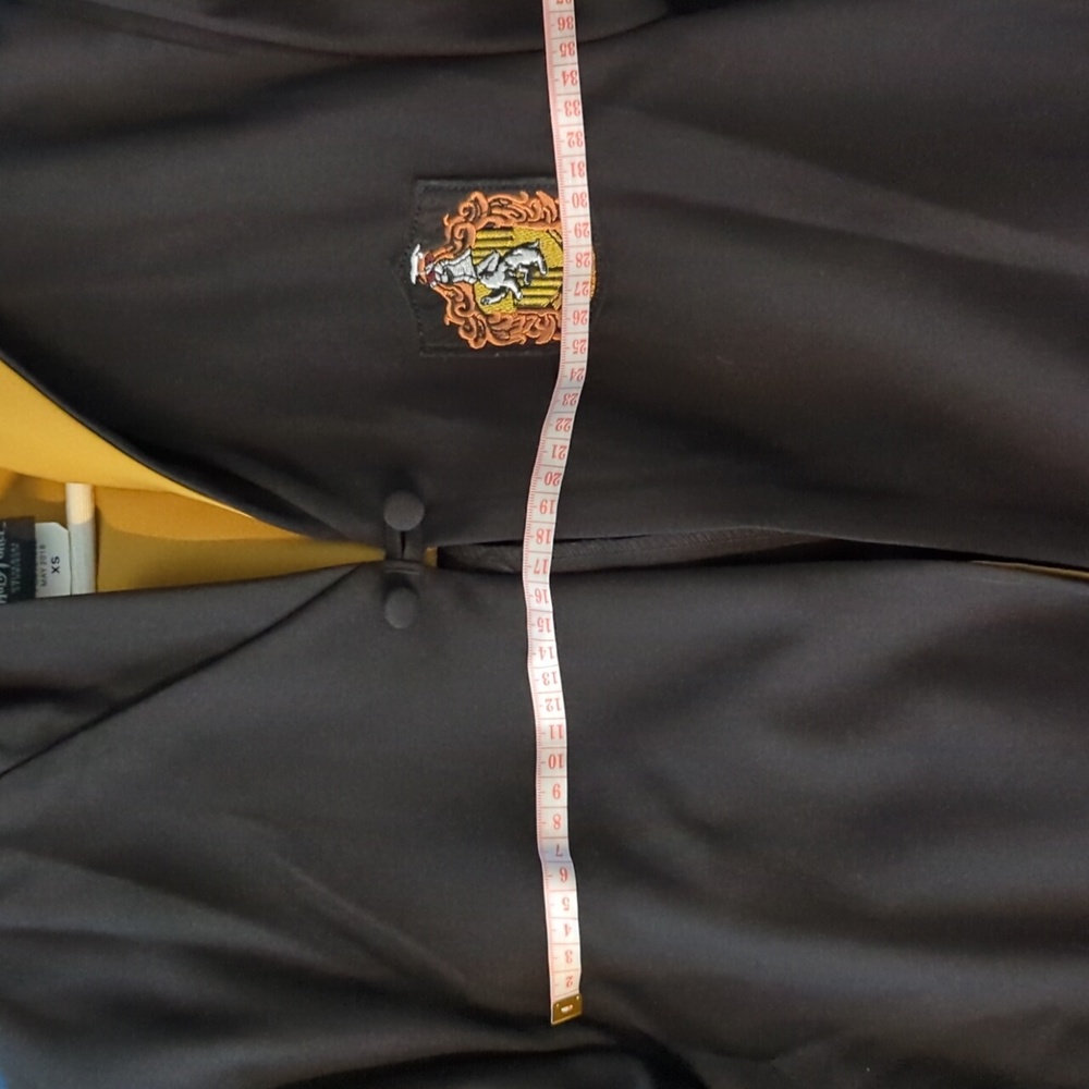 Hufflepuff Robe - Picture 2 of 7